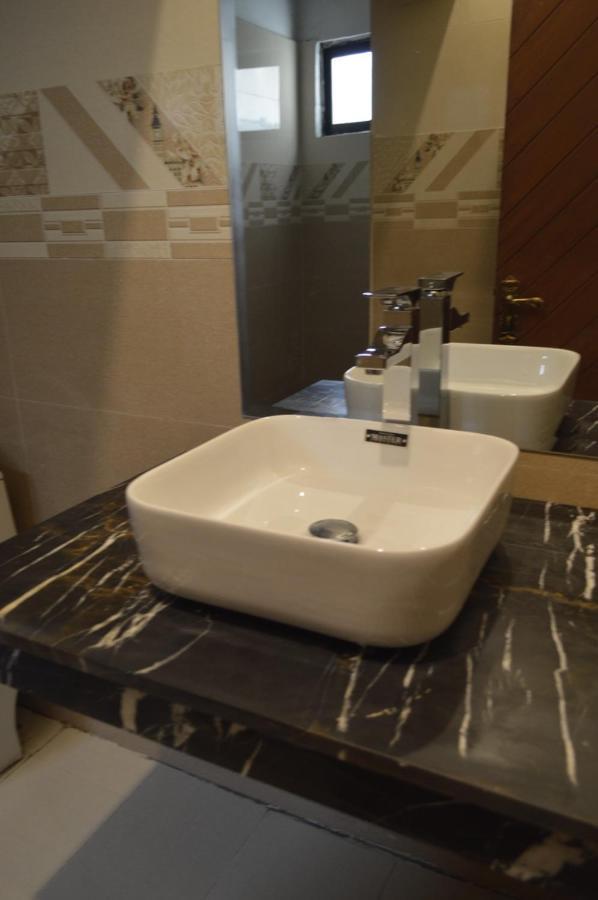 Rose Valet Guest House Islamabad Bagian luar foto